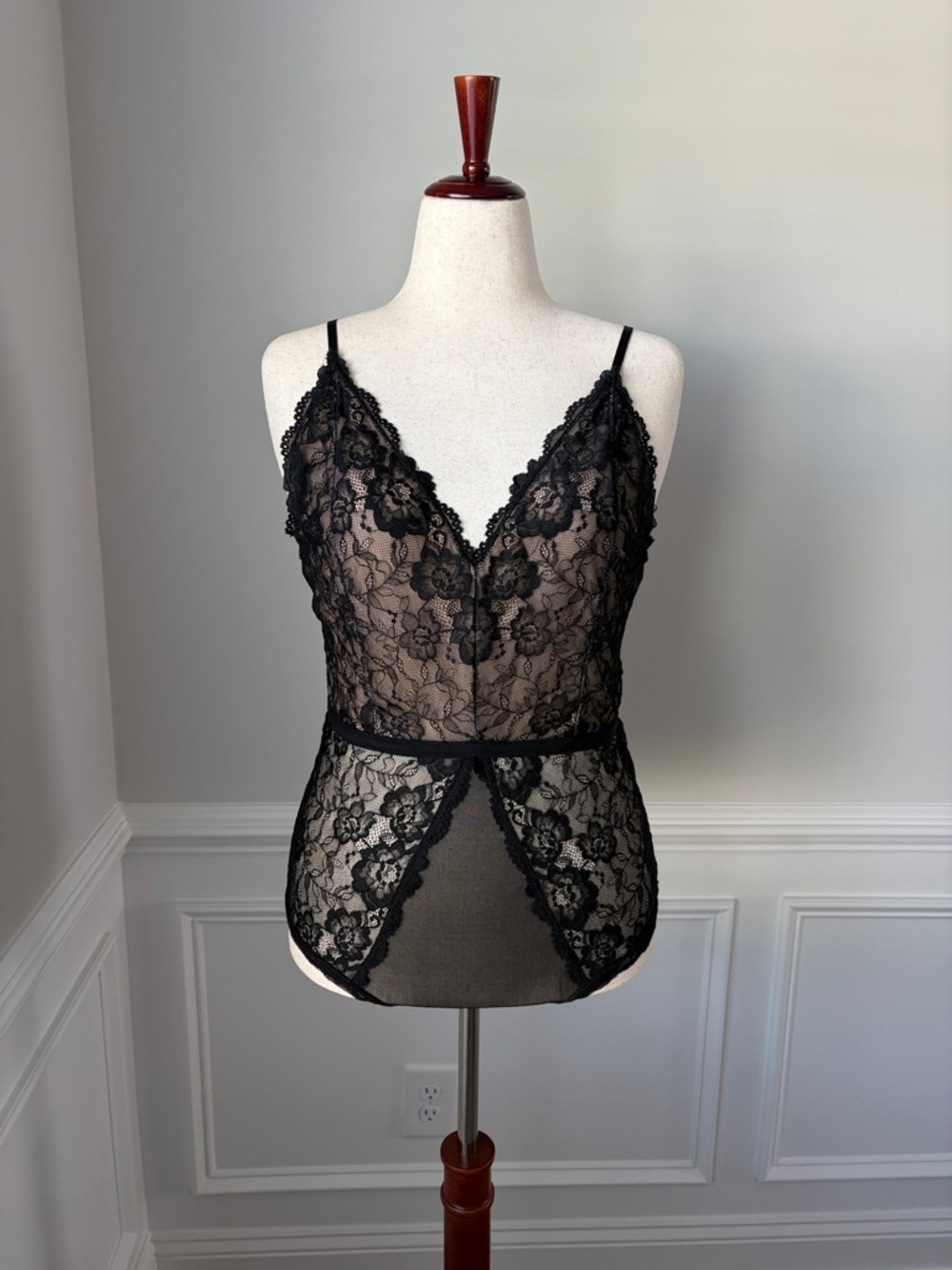Fashion Nova Lace Bodysuit | Black | XL